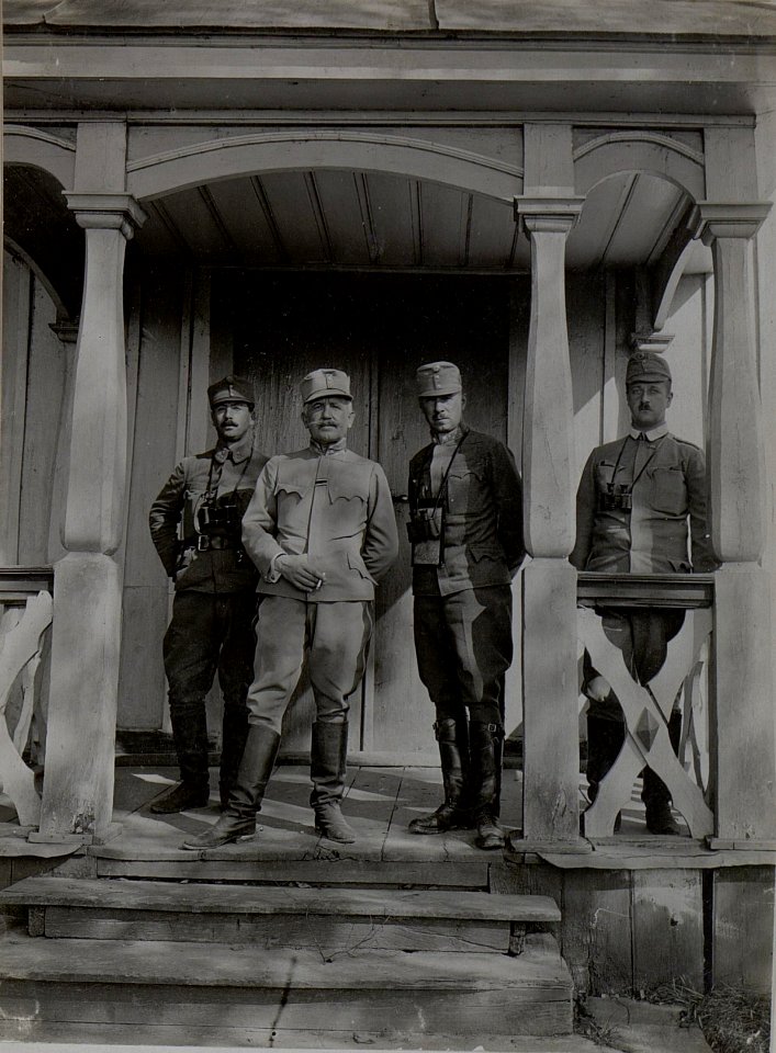 Hauptmann Ernst Bauer, Kommandant der 7. Kompanie des Infanterieregiments 84, Generalmajor Viktor von Severus, Kommandant der 49. Infanteriebrigade, Major Gotthard Metzger, Kommandant des zweiten Bat (BildID 15441901)