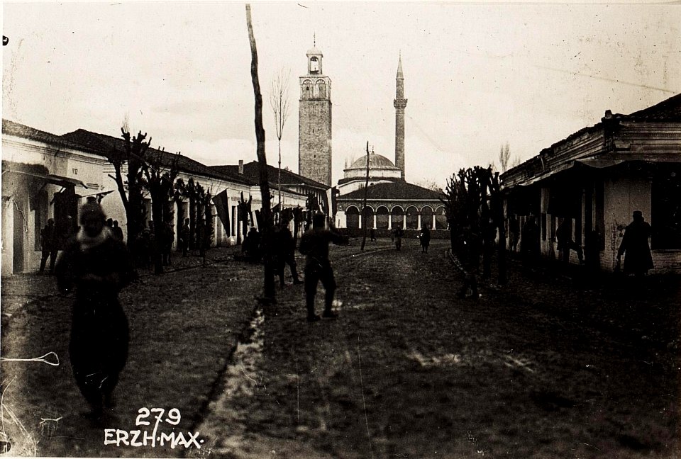 Hauptstrasse in Tirana. (BildID 15571778)
