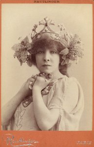 Harvard Theatre Collection - Sarah Bernhardt, La Princesse Lointaine, TC-2