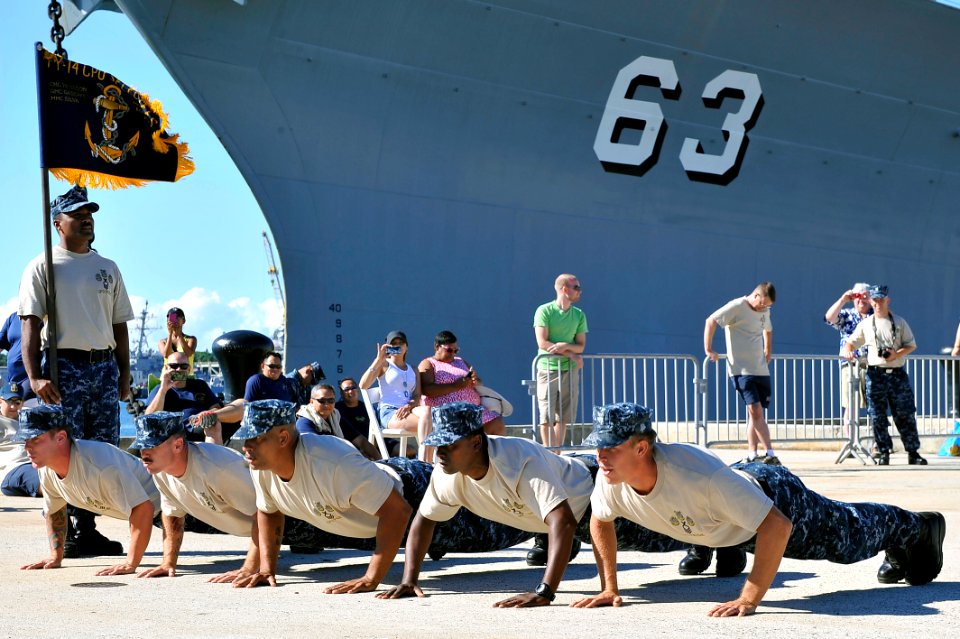 Hawaii chief selectees participate in Hawaii Inaugural Chief Petty Officer Pride Day 130904-N-PJ759-062