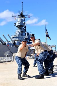 Hawaii chief selectees participate in Hawaii Inaugural Chief Petty Officer Pride Day 130904-N-PJ759-123