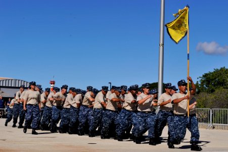 Hawaii chief selectees participate in Hawaii Inaugural Chief Petty Officer Pride Day 130904-N-PJ759-209