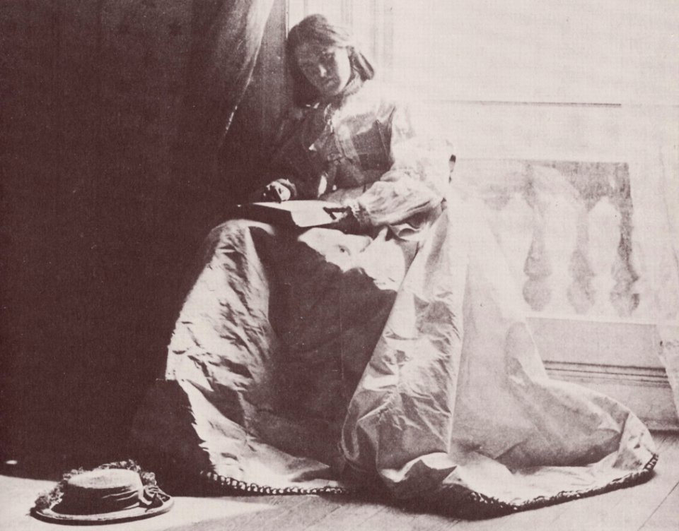 Hawarden, Clementina - Fräulein am Fenster, mit Buch im Schoß (Zeno Fotografie)