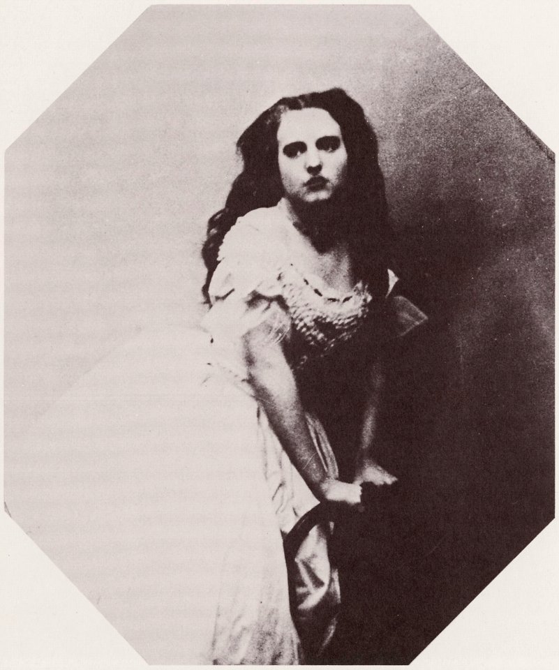 Hawarden, Clementina - Fräulein sich auf einen Stuhl stützend (Zeno Fotografie)