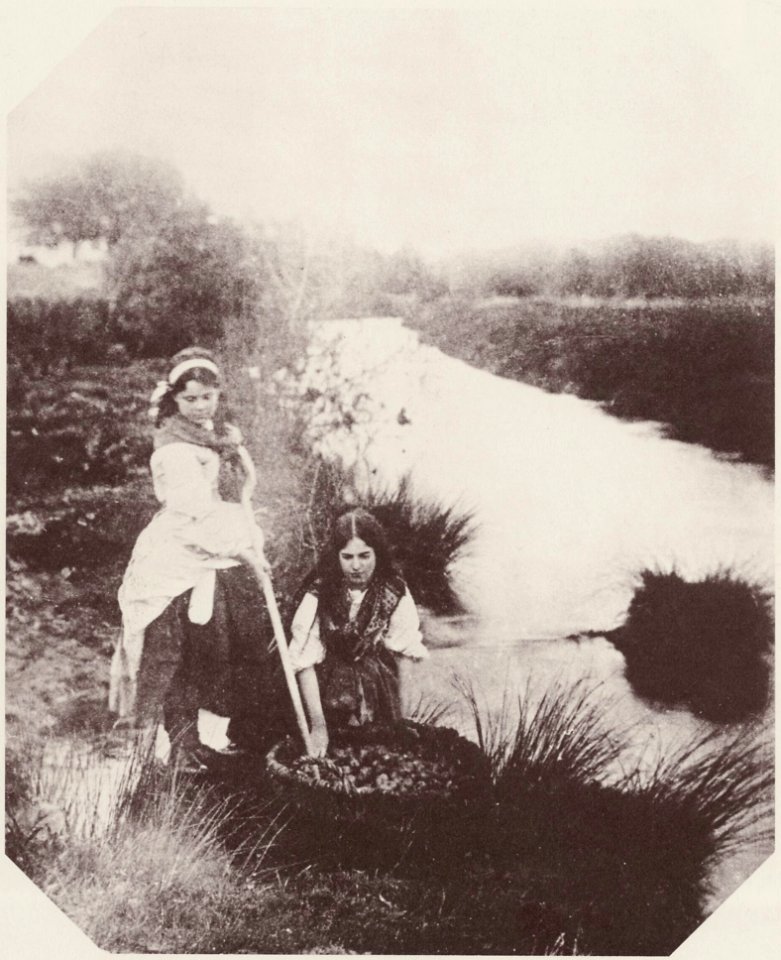 Hawarden, Clementina - Zwei Mädchen und ein Korb Äpfel (Zeno Fotografie)