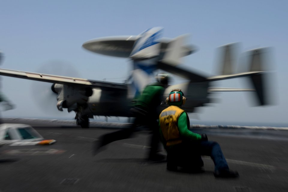 Hawkeye launches from USS Dwight D. Eisenhower. (8722867979)