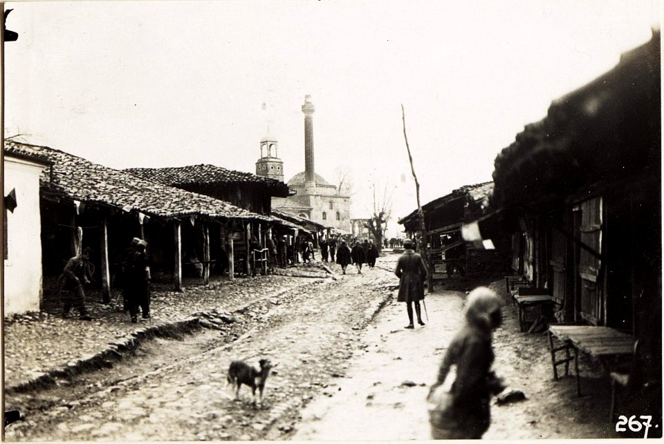 Hauptstrasse und Bazar in Pekinj. (BildID 15571694)