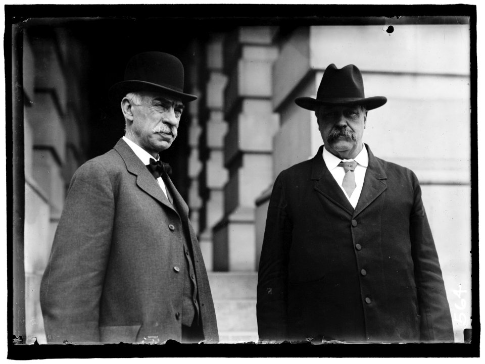 HAYNES, JAMES C. MAYOR OF MINNEAPOLIS. LEFT, WITH SENATOR CLAPP LCCN2016863448