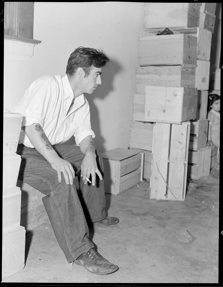 Hayward, California. Youth on Relief. Waiting for surplus commodities - NARA - 532123