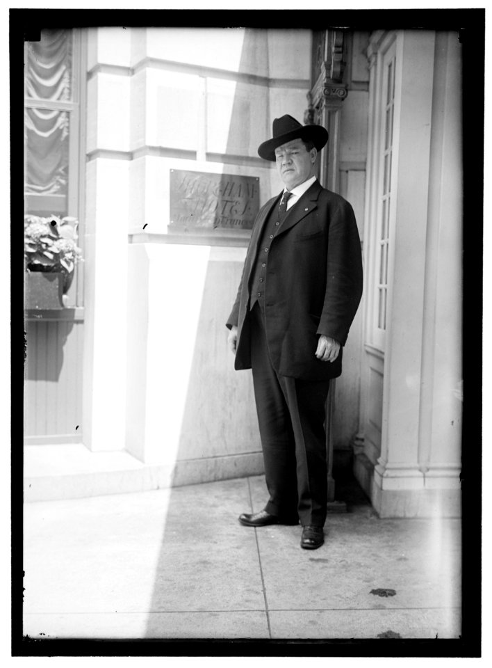 HAYWOOD, WILLIAM. 'BIG BILL,' LABOR AGITATOR. LEAVING SHOREHAM HOTEL LCCN2016867171