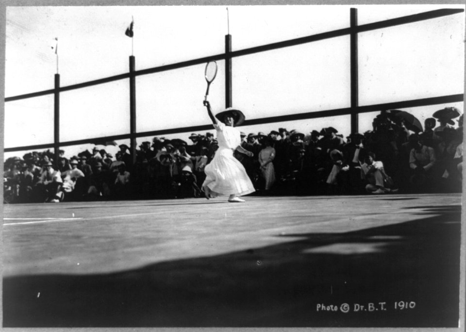 Hazel Hotchkiss Wightman, full-length portrait, facing left, playing tennis LCCN92521138