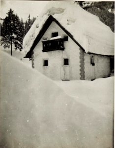 Haus bei Petratsches mit 3m hoher Schneedecke. (BildID 15576740)