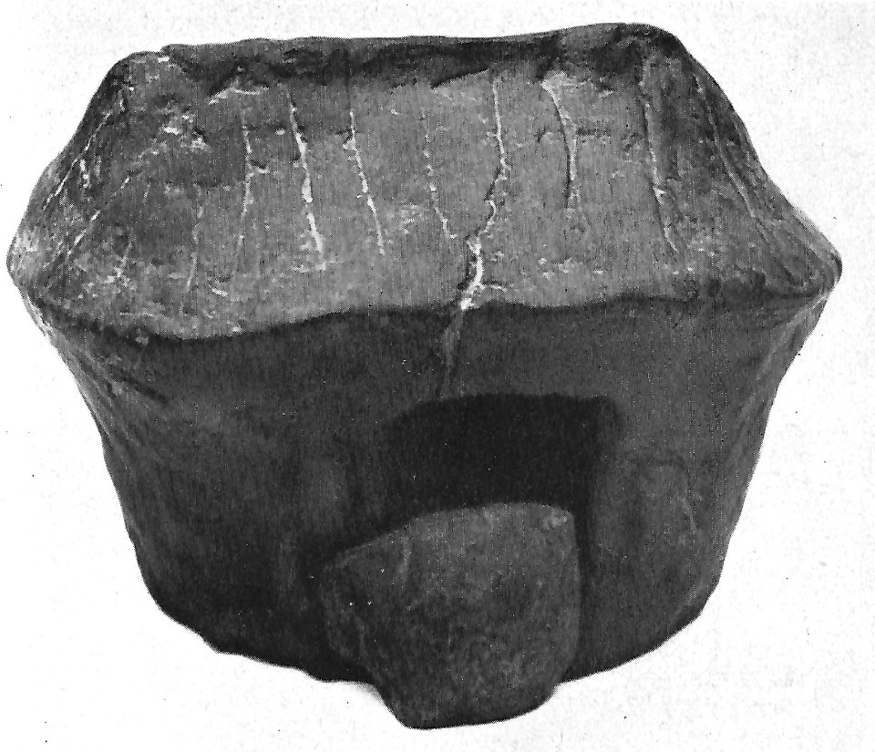 Hausurne aus Staßfurt (11,5 cm hoch)