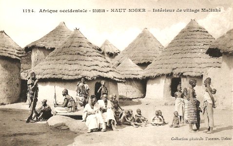 Haut-Niger-Intérieur de village Malinké (AOF)