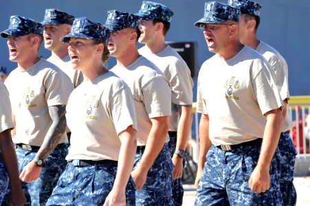 Hawaii chief selectees participate in Hawaii Inaugural Chief Petty Officer Pride Day 130904-N-PJ759-171