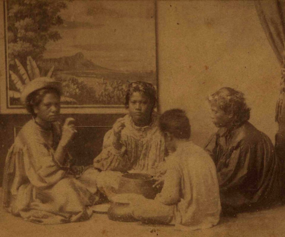 Hawaiians eating poi, photograph by H. L. Chase, Mission Houses Museum Archives