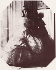 Hawarden, Clementina - Fräulein vor dem Spiegel, wegschauend (Zeno Fotografie)