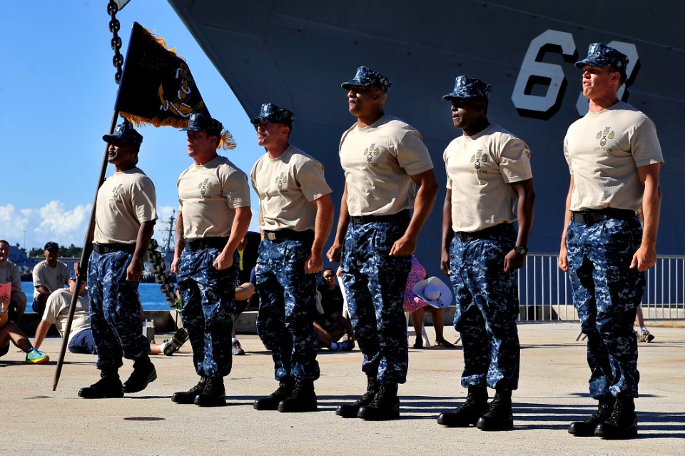 Hawaii chief selectees participate in Hawaii Inaugural Chief Petty Officer Pride Day 130904-N-PJ759-065