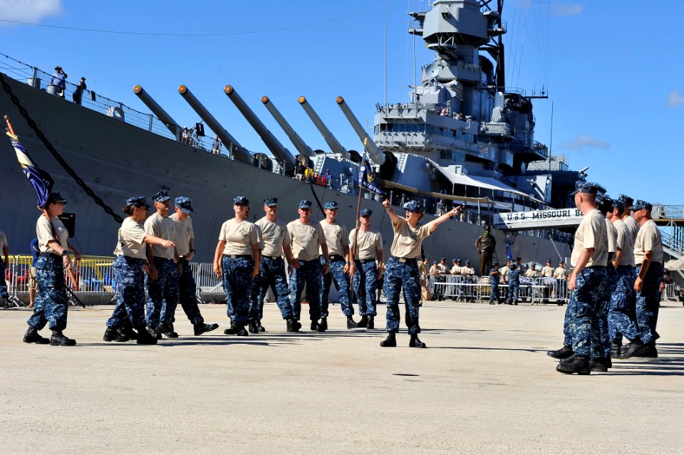 Hawaii chief selectees participate in Hawaii Inaugural Chief Petty Officer Pride Day 130904-N-PJ759-191