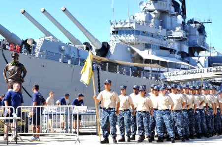 Hawaii chief selectees participate in Hawaii Inaugural Chief Petty Officer Pride Day 130904-N-PJ759-295
