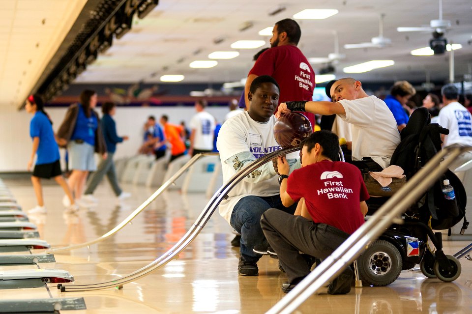 Hawaii Special Olympics 141122-N-QG393-030