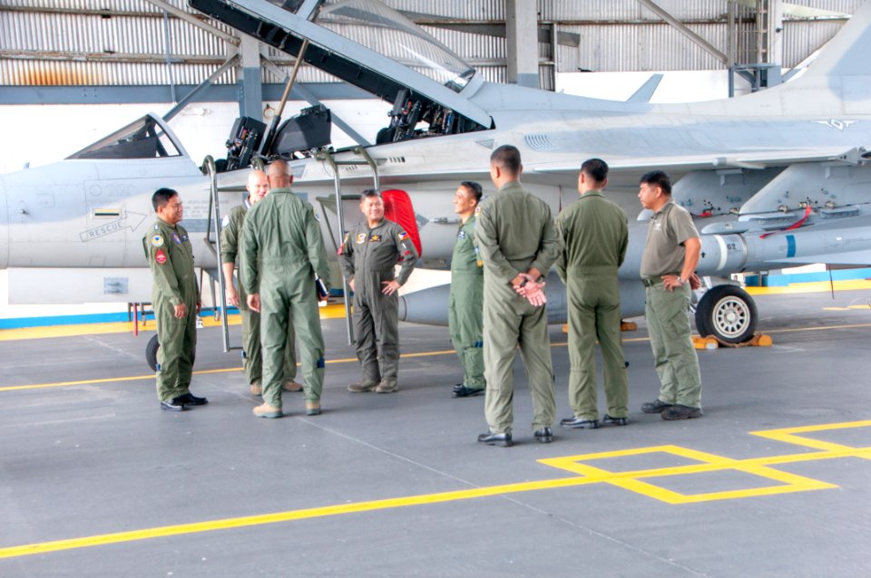 Hawaiian Airmen Shown the FA-50PH Aircraft