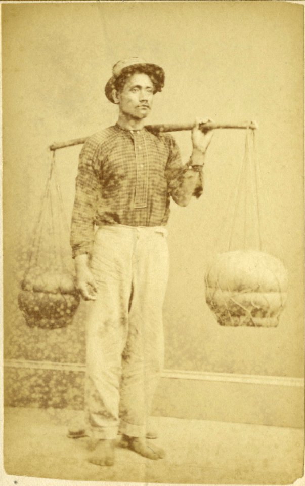 Hawaiian poi dealer, photograph by Menzies Dickson