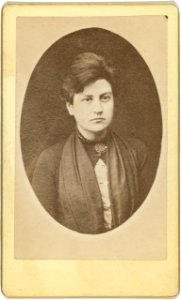 Head-and-shoulders portrait of woman, facing slightly right LCCN99615656