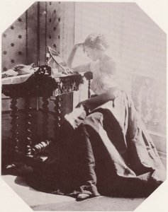 Hawarden, Clementina - Fräulein in den Spiegel schauend (Zeno Fotografie)