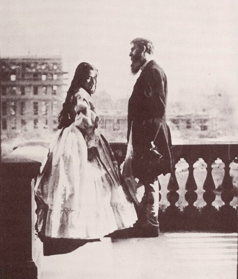 Hawarden, Clementina - Mann und Fräulein auf dem Balkon (Zeno Fotografie) (cropped)