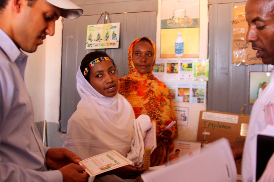 Health Extension Workers Keep Track of the Health of Their Community (9499536229)