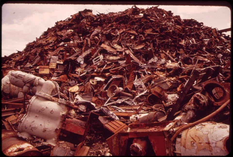 Heap-of-scrap-metal-at-the-american-ship-dismantling-division-on-the-willamette-river-041973 4271604527 o
