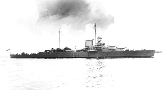 Heavy cruiser HMS Effingham (D98) in 1938