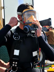 Heavy Lift Dive Inspection 130224-N-CG436-013
