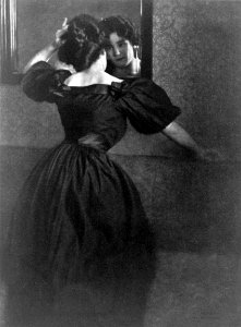 Heinrich Kuhn - Girl with mirror cph.3c35714