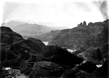 Heaven ascending Peak's top Shading the 9th Turning of the River near Sing Chang Tea mart
