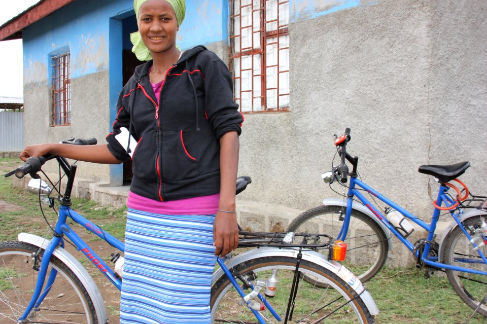 Health Extension Worker Uses a Bicycle to Reach Far-Flung Communities (9502344682)