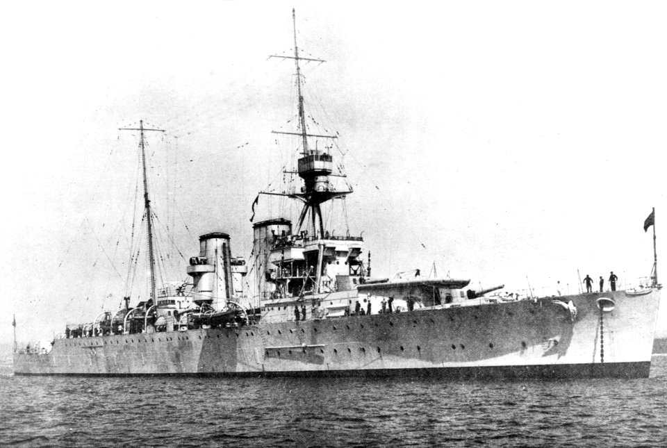 Heavy cruiser HMS Effingham (D98) in 1925