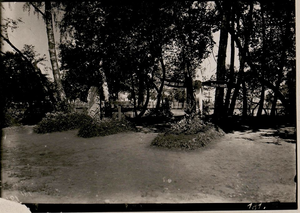 Heldenfriedhof im Stadtpark zu Stryj. (BildID 15734221)