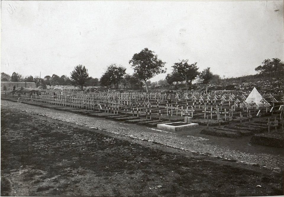 Heldenfriedhof in Suta.9.9.17. (BildID 15601729)