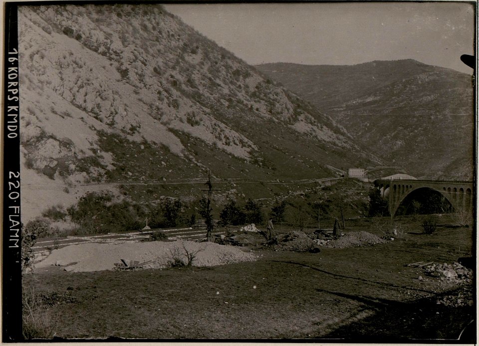 Heldengräber unserer tapferen Soldaten von der 3. Isonzoschlacht bei Salcano (BildID 15732194)