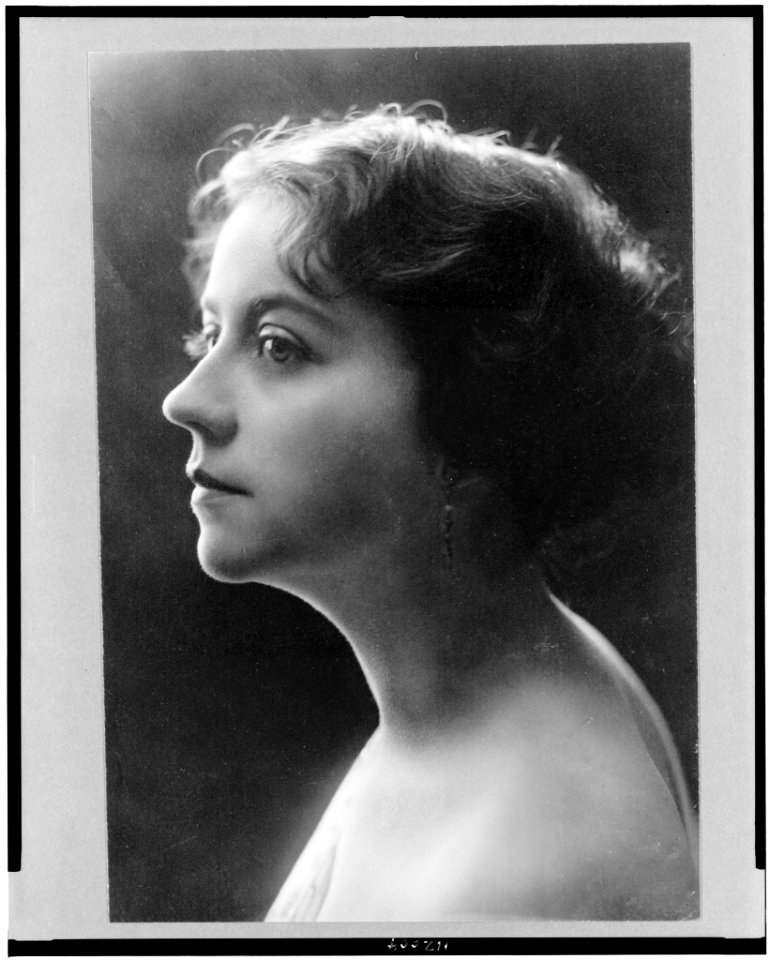 Helen Gardner, head-and-shoulders portrait, facing left LCCN94510523