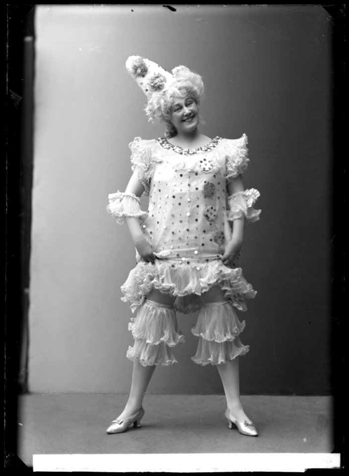 Helfrid Lambert in Nr 30 Gustafsson at Södra teatern 1908 - SMV - GL010