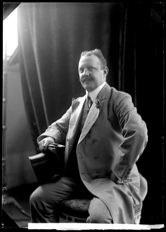 Helge Kihlberg, dancer, undated portrait - SMV - GK023