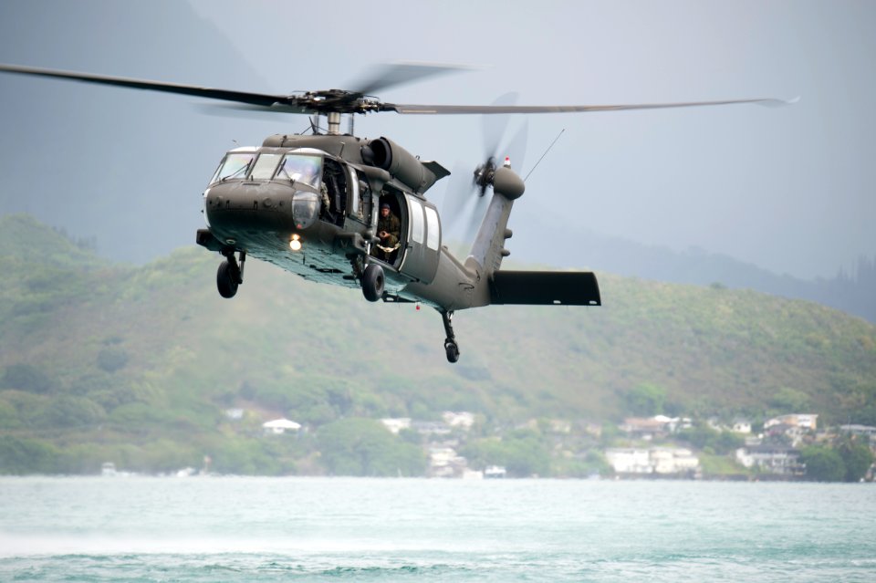 Helicopter dive insertion, RIMPAC 2014 140717-N-MF909-194