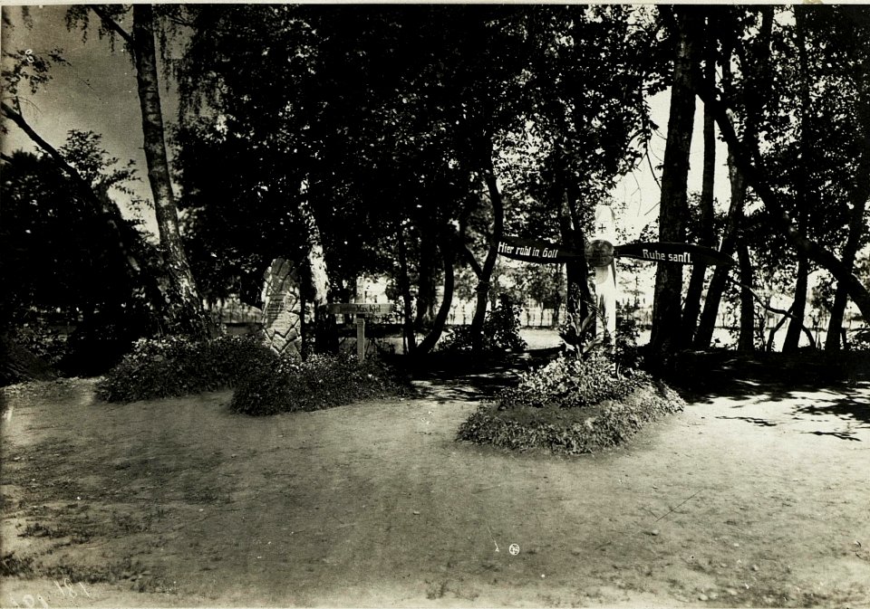 Heldenfriedhof im Stadtpark zu Stryj. (BildID 15433050)