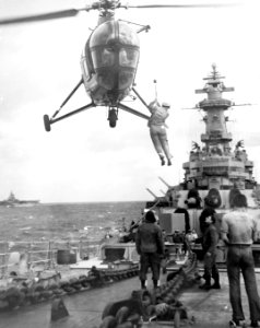 Helicopter picking up an officer from the deck of the USS Missouri (BB-63) (37765112496)