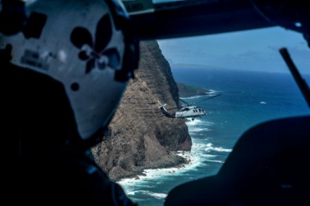 Helicopter training exercise 140703-N-BQ948-379