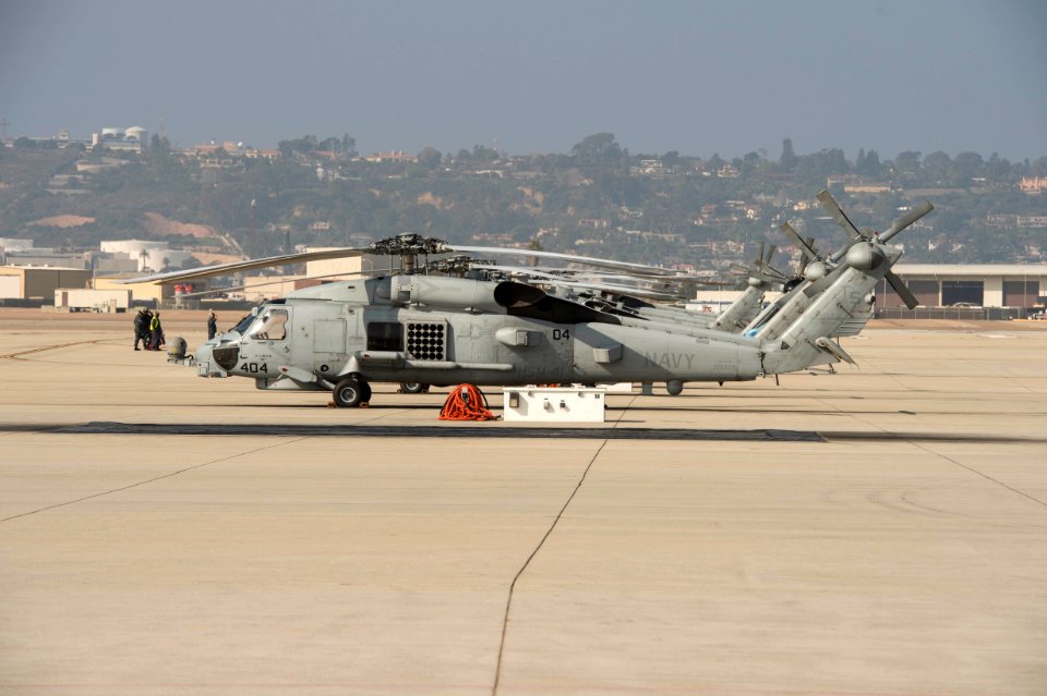 Helo Maintenance 150121-N-IC565-073