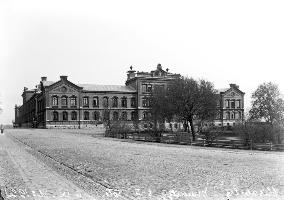 Helsinki 1890 -luku, Liisankatu 1. Maurinkatu 1. Liisanpuistikko. - N1221 - hkm.HKMS000005-km0000mhsb